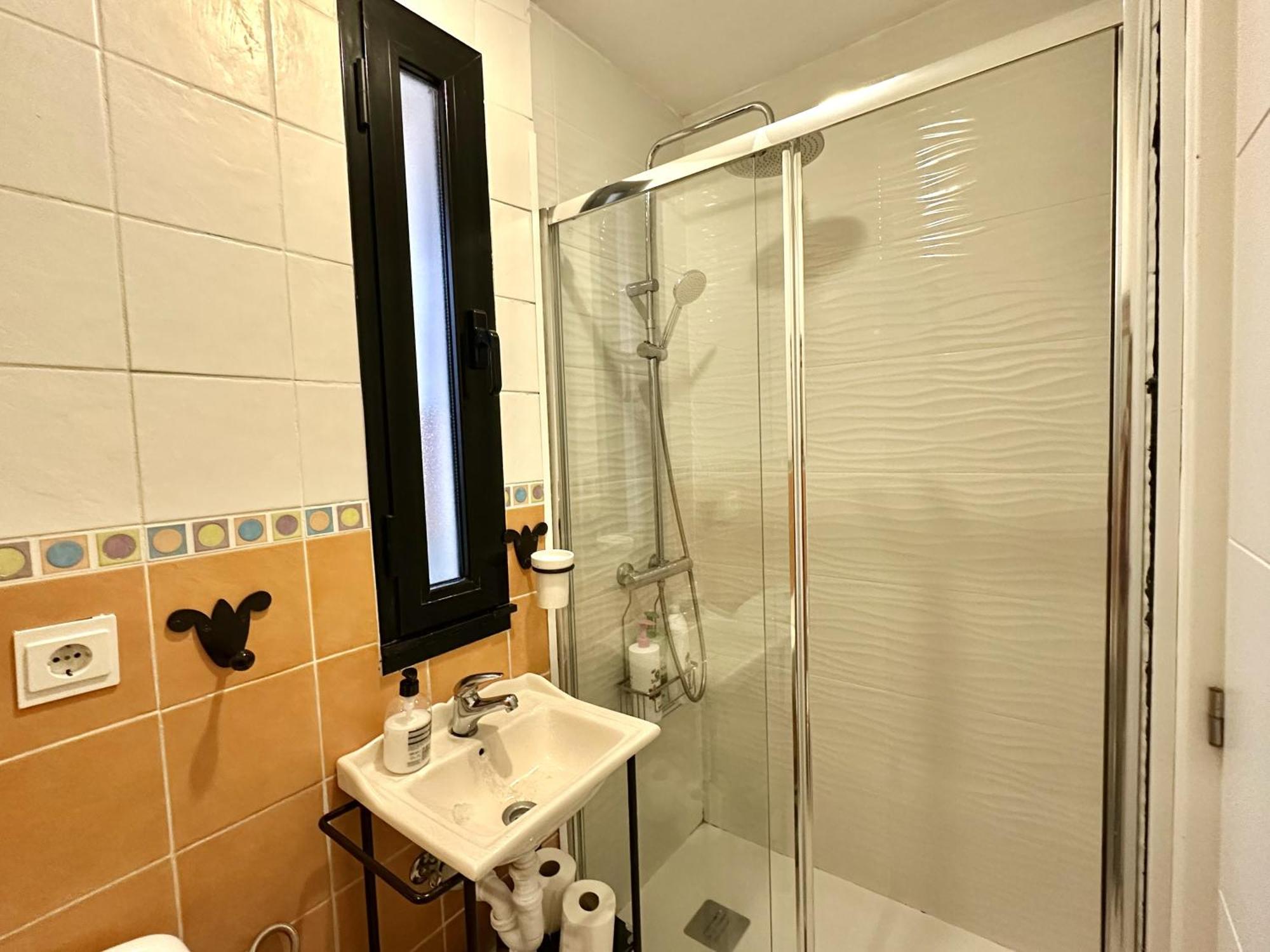 Homestay Con Bano Privado Y Mini-cocina Privada En Casa Particular, Acceso Independiente San Sebastian